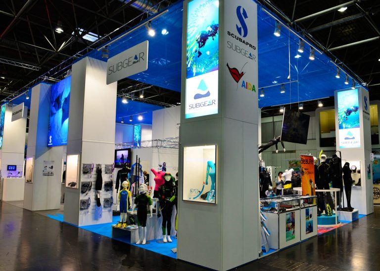 Quadro Deckensystem mit Bespannung